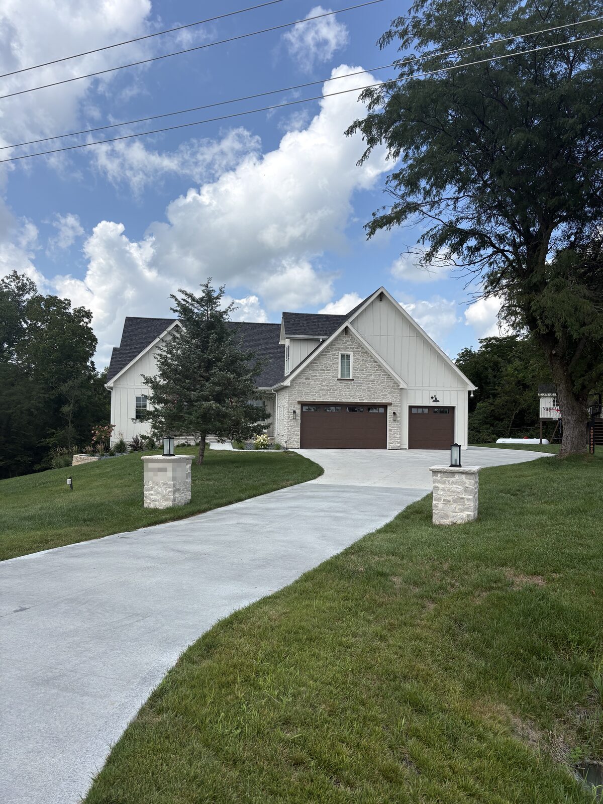 White Oak, Iowa — front approach and driveway