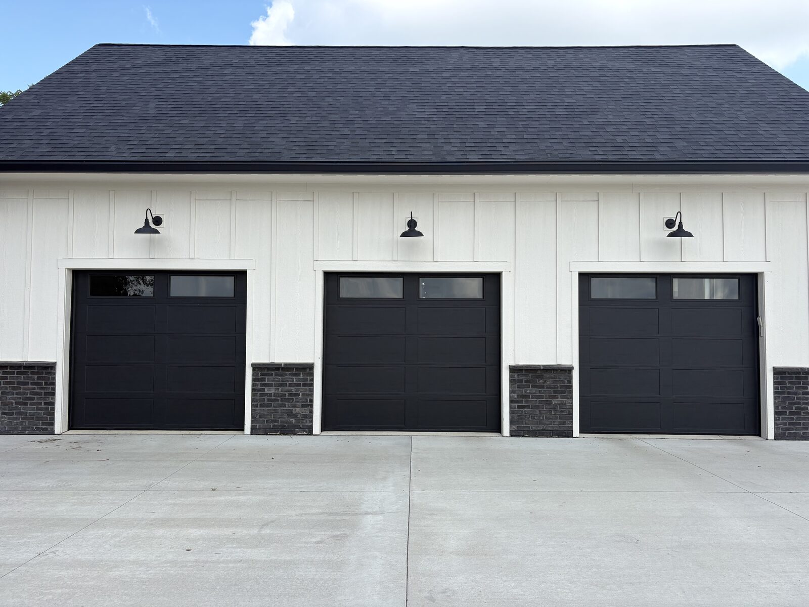 White Oak, Iowa — garages