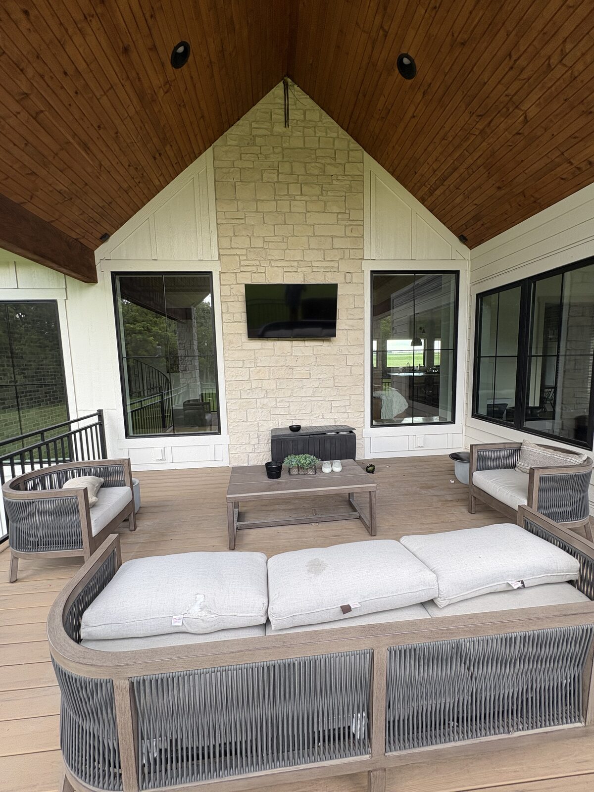 White Oak, Iowa — rear elevation